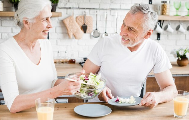 Диета для людей старше 60 лет: безопасное снижение веса и поддержание здоровья