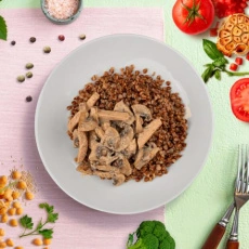 Фрикасе из курицы с шампиньонами и гречкой