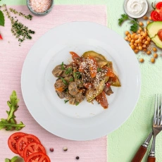 Куриные желудки с овощами в азиатском стиле