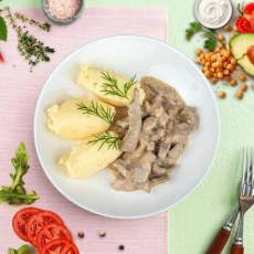 Печень в сметане с картофельным пюре